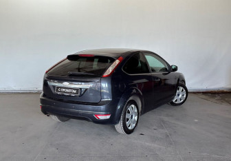 Подержанный автомобиль Ford Focus Hatchback 2008 года (6 фото)