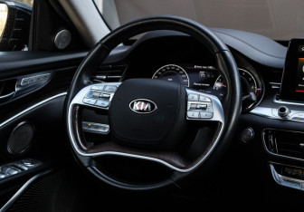 Подержанный автомобиль Kia K900 2019 года (15 фото)