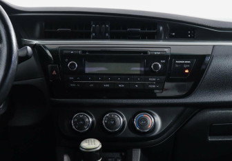 Подержанный автомобиль Toyota Corolla Sedan 2013 года (9 фото)
