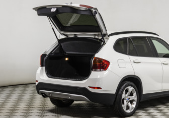 Подержанный автомобиль BMW X1 2013 года (18 фото)
