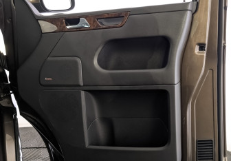 Подержанный автомобиль Volkswagen Multivan 2012 года (25 фото)