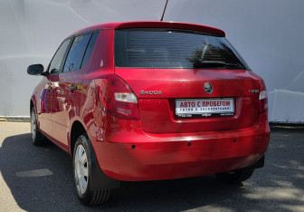 Подержанный автомобиль Skoda Fabia Hatchback 2013 года (7 фото)