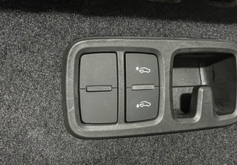 Подержанный автомобиль Audi Q8 2018 года (24 фото)