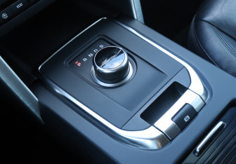 Подержанный автомобиль Land Rover Discovery Sport 2019 года (17 фото)