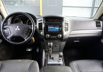 Подержанный автомобиль Mitsubishi Pajero 2014 года (12 фото)