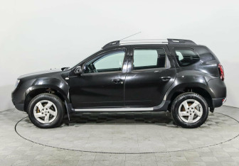 Подержанный автомобиль Renault Duster 2015 года (3 фото)