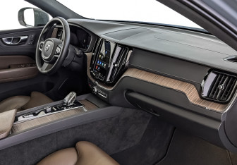 Подержанный автомобиль Volvo XC60 2021 года (13 фото)