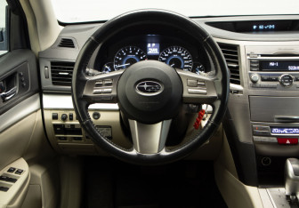Подержанный автомобиль Subaru Legacy Sedan 2011 года (9 фото)