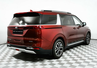 Подержанный автомобиль Kia Carnival 2021 года (5 фото)