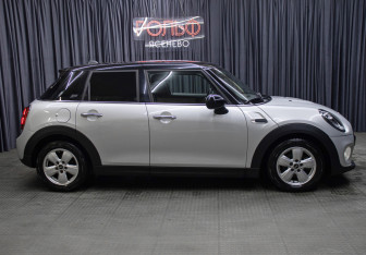 Подержанный автомобиль MINI Hatch 2019 года (4 фото)