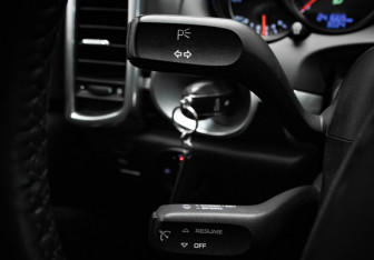 Подержанный автомобиль Porsche Cayenne 2011 года (12 фото)