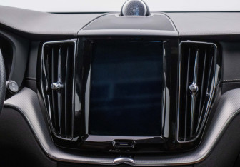 Подержанный автомобиль Volvo XC60 2018 года (14 фото)