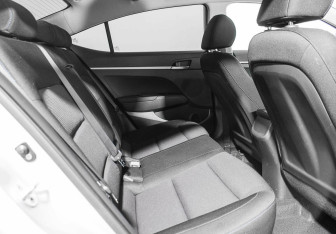 Подержанный автомобиль Hyundai Elantra Sedan 2016 года (13 фото)