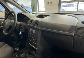 Подержанный автомобиль Opel Meriva 2007 года (10 фото)