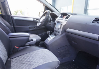 Подержанный автомобиль Opel Zafira Compactvan 2012 года (11 фото)