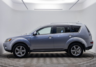 Подержанный автомобиль Mitsubishi Outlander 2008 года (8 фото)