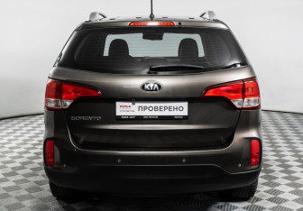 Подержанный автомобиль Kia Sorento 2014 года (6 фото)
