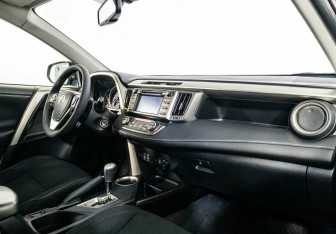 Подержанный автомобиль Toyota RAV4 2014 года (5 фото)