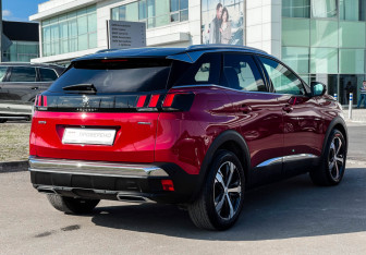 Подержанный автомобиль Peugeot 3008 2018 года (5 фото)