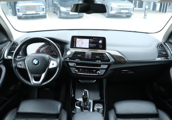 Подержанный автомобиль BMW X3 2020 года (12 фото)