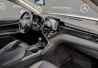 Подержанный автомобиль Toyota Camry Sedan 2021 года (13 фото)
