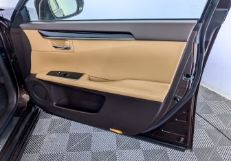 Подержанный автомобиль Lexus ES 2015 года (27 фото)