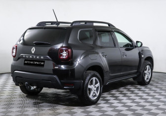 Подержанный автомобиль Renault Duster 2021 года (3 фото)