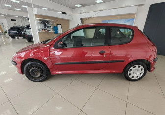 Подержанный автомобиль Peugeot 206 Hatchback 2008 года (7 фото)