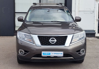 Подержанный автомобиль Nissan Pathfinder 2015 года (2 фото)