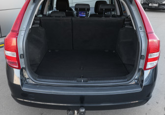 Подержанный автомобиль Kia Ceed Wagon 2010 года (17 фото)