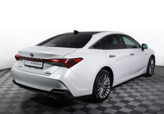 Подержанный автомобиль Toyota Avalon 2022 года (5 фото)