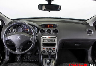 Подержанный автомобиль Peugeot 408 2013 года (10 фото)