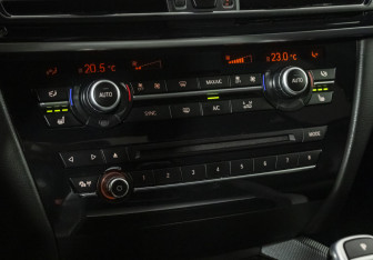 Подержанный автомобиль BMW X5 2016 года (21 фото)