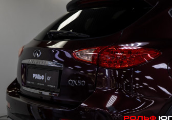 Подержанный автомобиль Infiniti QX50 2016 года (22 фото)