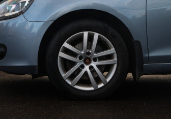 Подержанный автомобиль Volkswagen Golf Hatchback 2011 года (16 фото)