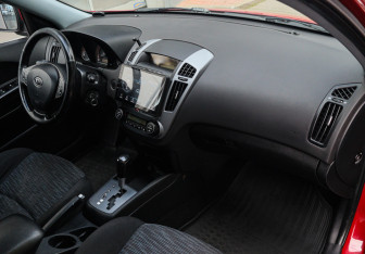 Подержанный автомобиль Kia Ceed Wagon 2008 года (10 фото)
