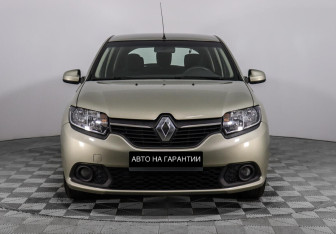 Подержанный автомобиль Renault Sandero 2015 года (2 фото)