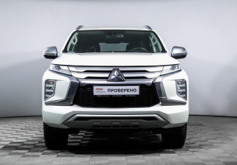 Подержанный автомобиль Mitsubishi Pajero Sport 2021 года (2 фото)