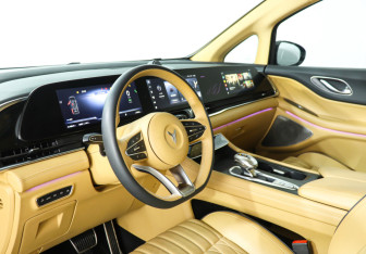 Подержанный автомобиль Voyah Dream 2023 года (13 фото)