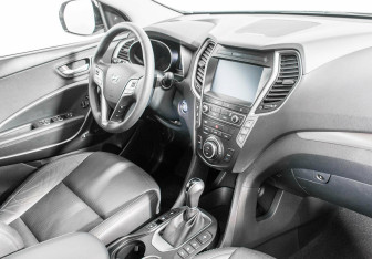 Подержанный автомобиль Hyundai Santa Fe 2017 года (6 фото)