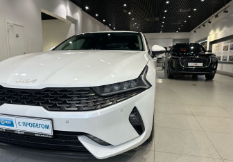 Подержанный автомобиль Kia K5 2021 года (8 фото)