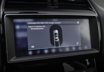 Подержанный автомобиль Jaguar XE 2018 года (15 фото)