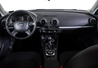 Подержанный автомобиль Audi A3 Hatchback 2014 года (12 фото)