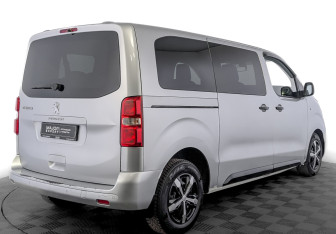 Подержанный автомобиль Peugeot Traveller 2021 года (5 фото)
