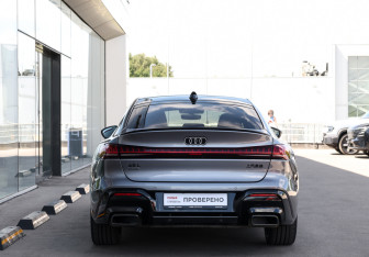 Подержанный автомобиль Audi A5 Liftback 2025 года (6 фото)