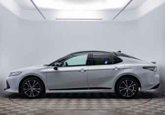Подержанный автомобиль Toyota Camry Sedan 2020 года (8 фото)