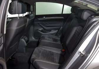 Подержанный автомобиль Volkswagen Passat Sedan 2020 года (10 фото)