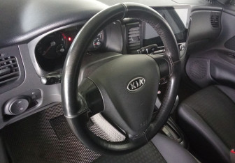 Подержанный автомобиль Kia Rio Sedan 2007 года (12 фото)