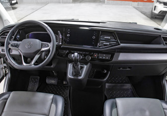 Подержанный автомобиль Volkswagen Caravelle 2021 года (15 фото)