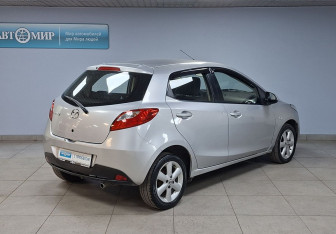 Подержанный автомобиль Mazda 2 Hatchback 2009 года (5 фото)